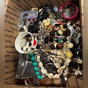 5+ junk jewelry for crafting some are broken but some ok ✅ a lot  bangles